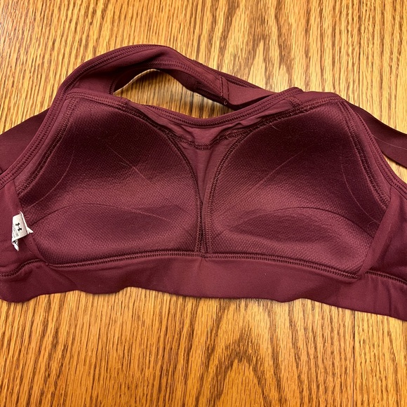 Under Armor Sports Bra - Picture 2 of 3